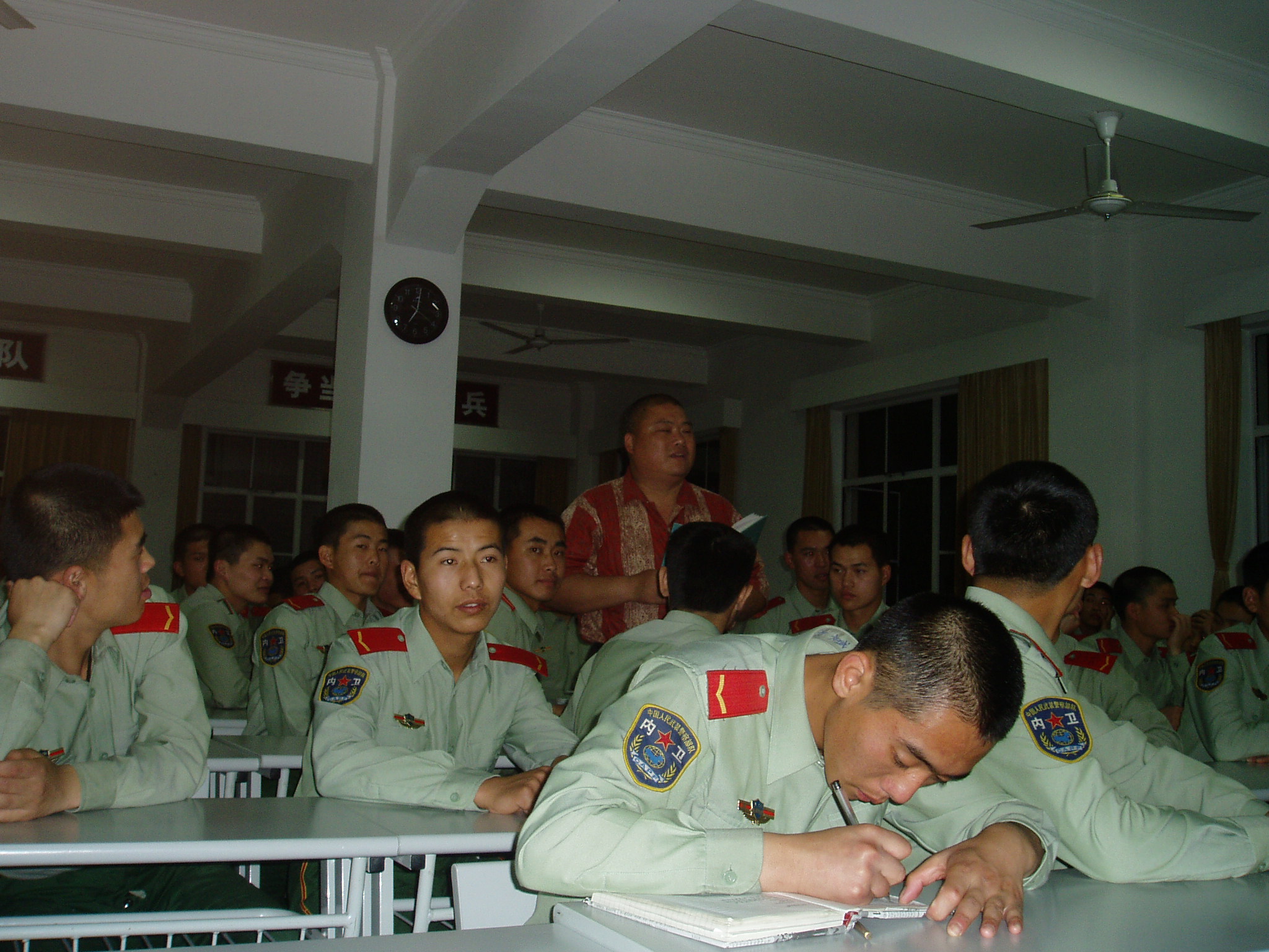 百度胖老师吧上海市公 安局轨道交通分局石宇玉老师求救 微信抖音快手百度贴吧百科图片视频知道搜索上海胖老 ...